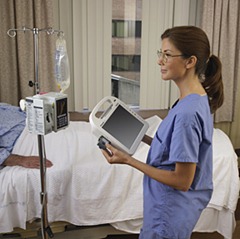 H1_Nurse_Remove_Battery_72dpi