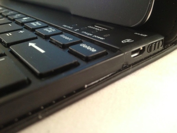 IMG_0417.jpg kensington keyfolio pro right side of keyboard