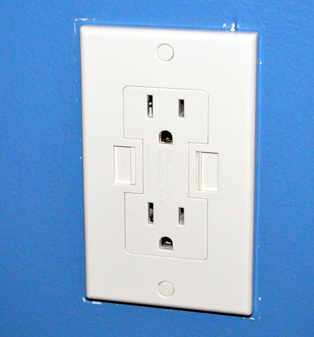 Power2U AC/USB Wall Outlet Review 2 USB Charging Ports for Your Wall