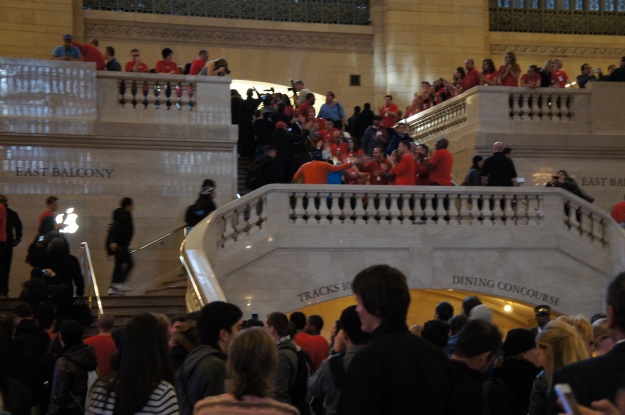 Grand Central Apple Store - employees line the stairs