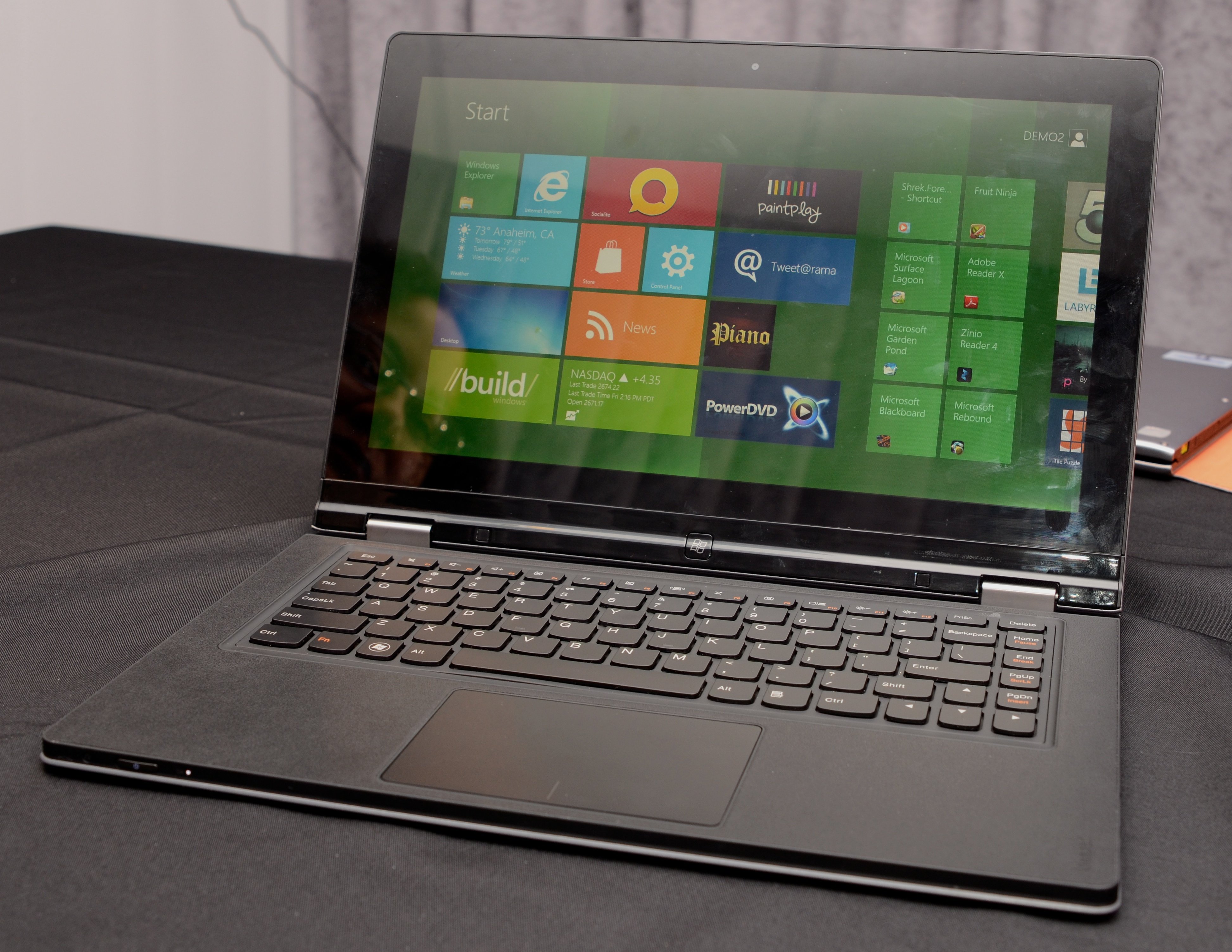 Lenovo IdeaPad YOGA, flexible e interesante