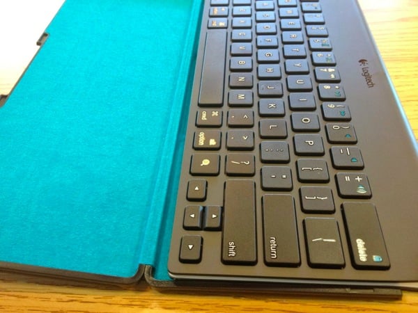 logitech tablet keyboard and carrying case