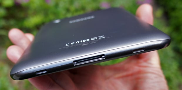 Samsung Galaxy Tab 2 7.0 bottom edge