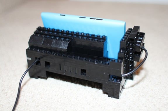 Check Out This Lumia 900 Dock Made of Legos