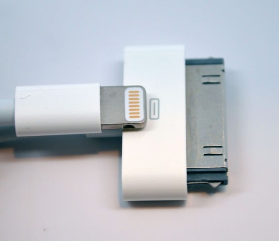 Lighting Connector vs. 30 Pin Dock Connector - Size comparison