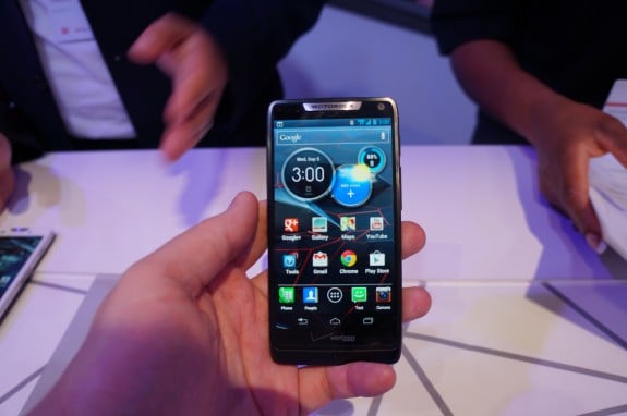 Motorola-RAZR-HD-12-575x382
