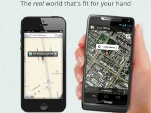 motorola-google-maps-versus-apple-maps-on-iphone
