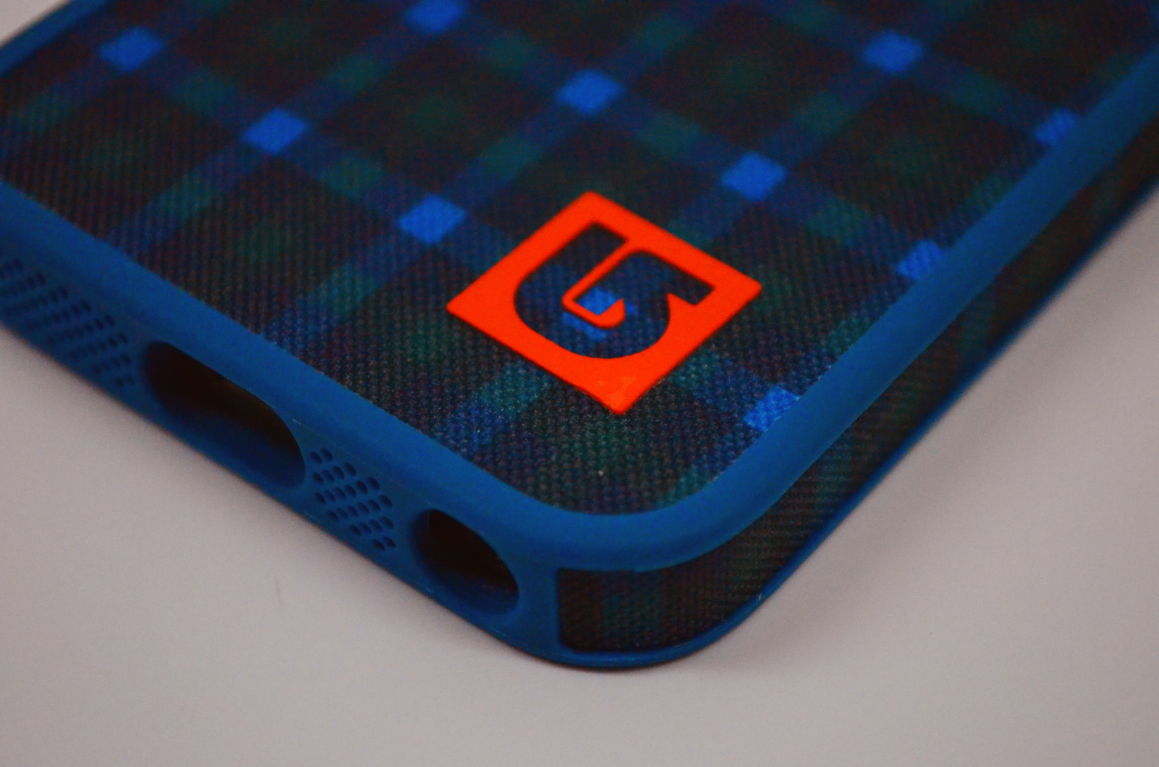 Speck FabShell Burton iPhone 5 Case Review - 4