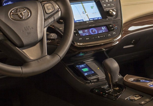 toyota-avalon-limited-wireless-charging