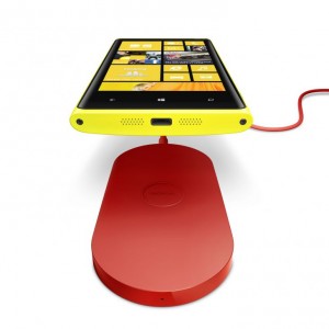700-nokia-wireless-charging-plate-dt-900-with-nokia-lumia-920-300x300