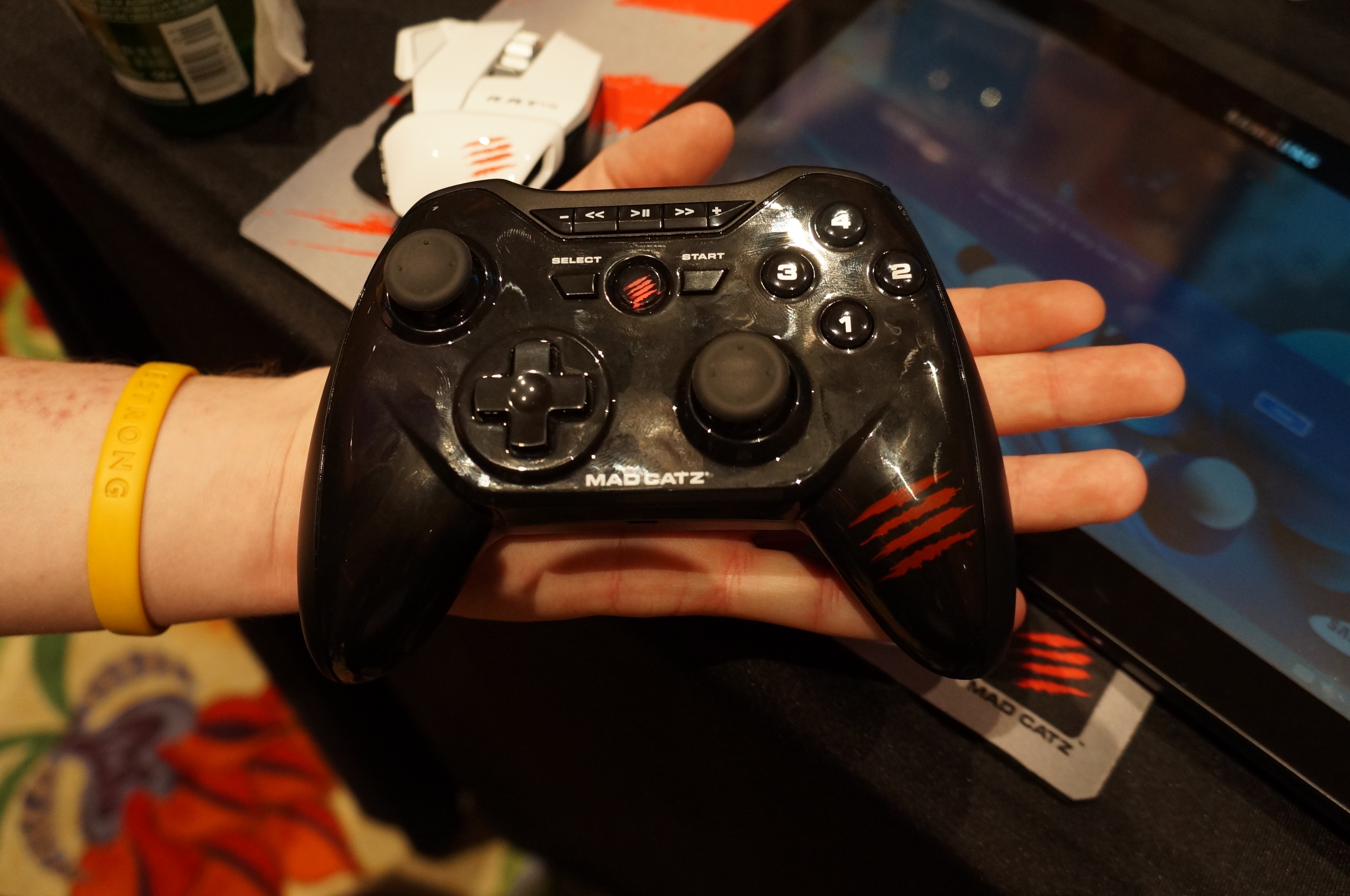Mad Catz C.T.R.L.R Wireless GamePad