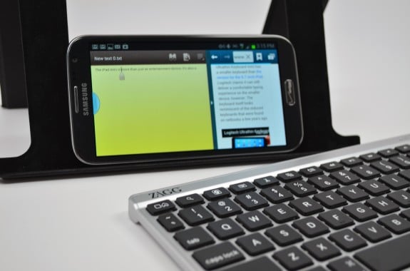 With Multi-Window View I can use two apps at once.