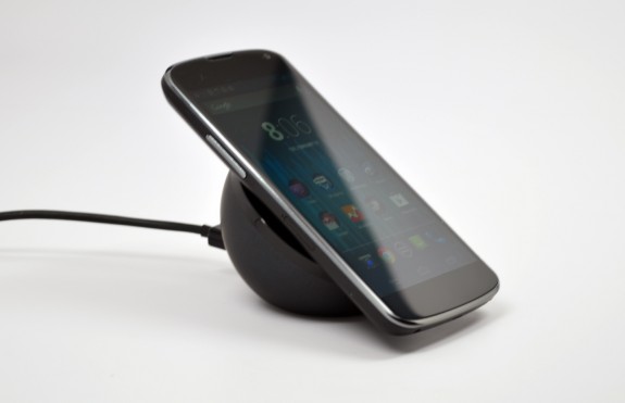 The Nexus 4 features wireless charging. The HTC One doesn't.
