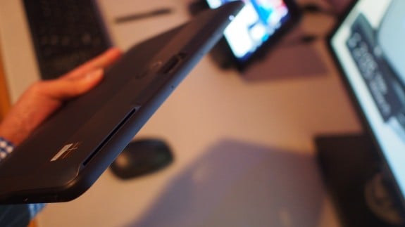 Smart card reader authentication at top of tablet