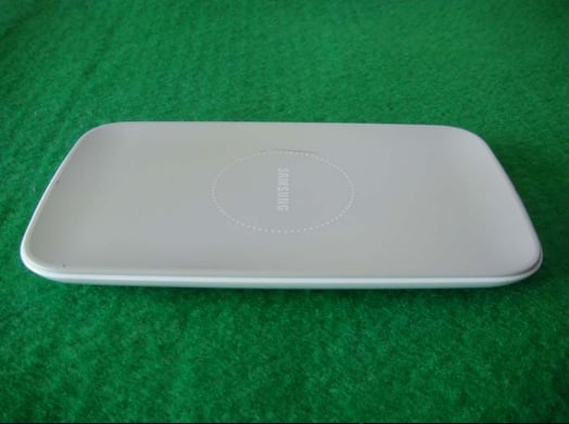 Samsung-Galaxy-S4-wireless-charger-qi-6.jpg