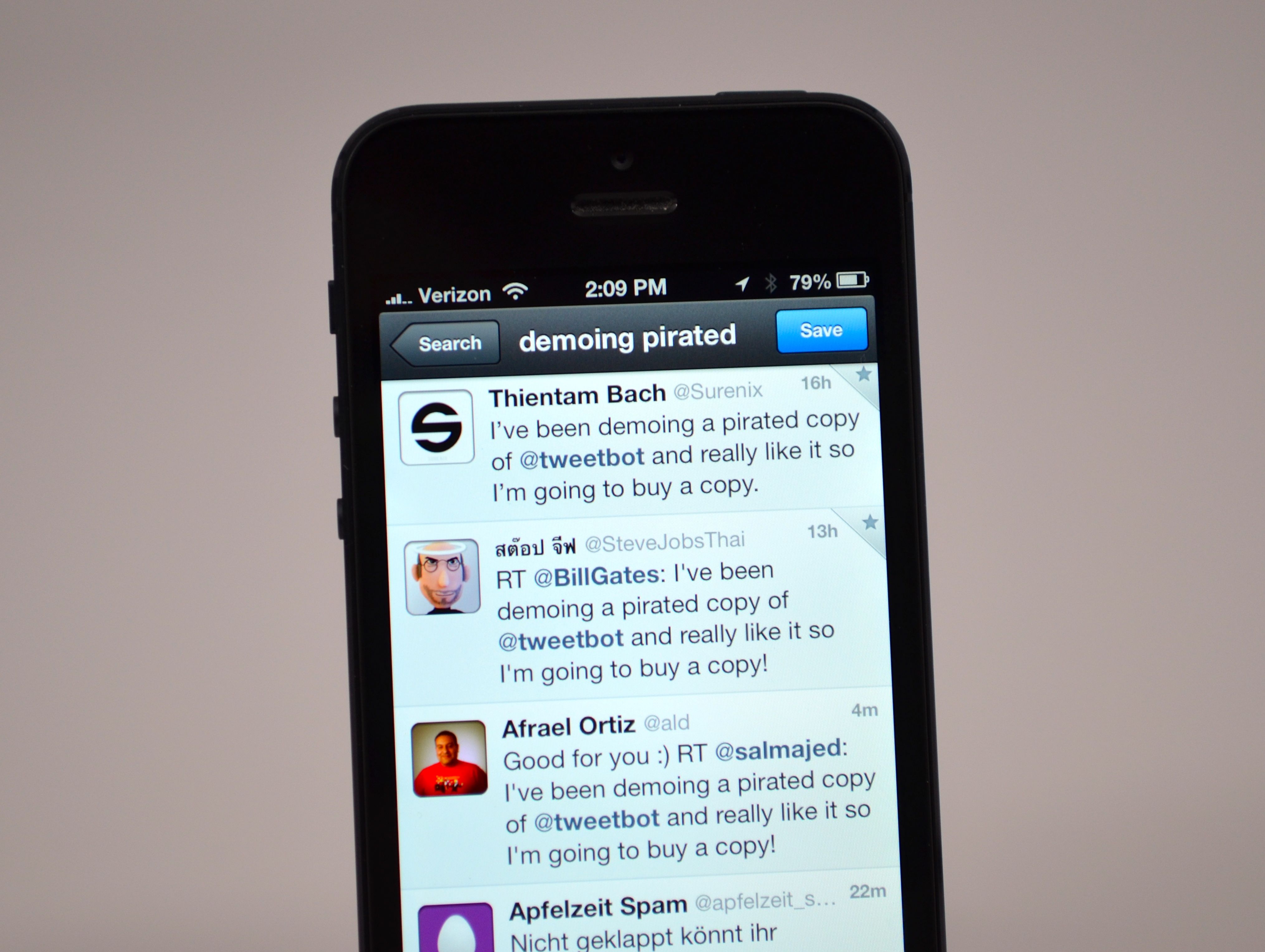 Installous alternatives like AppCake allow piracy on the iPhone, and Tweetbot is trying to shame pirates.