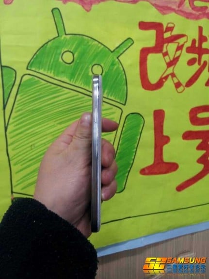 Samsung Galaxy S4 Photos - Side Design