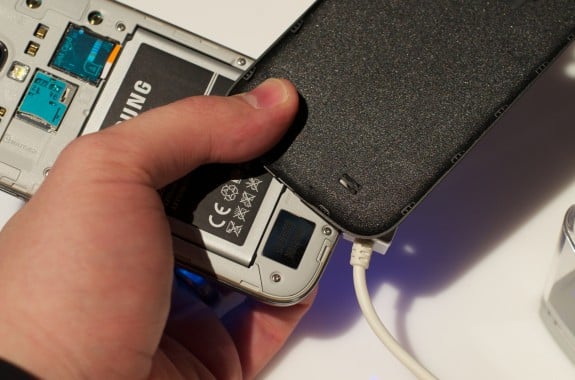 The Samsung Galaxy S4 back comes off to offer access to a Micro SD card slot and a removable battery.