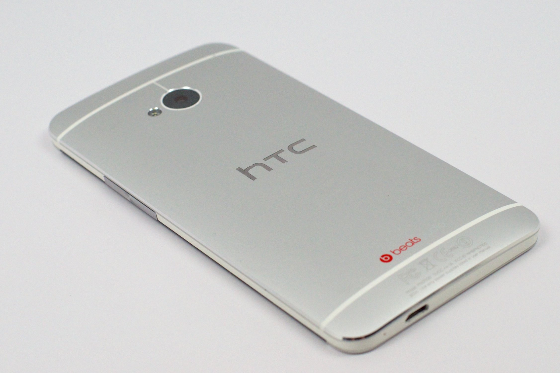 The Verizon HTC One may see an announcement in May.