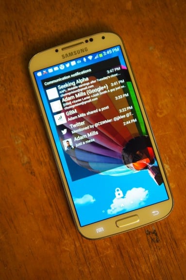 Recent un-read messages and alerts on the Communication Notifications lock screen widget