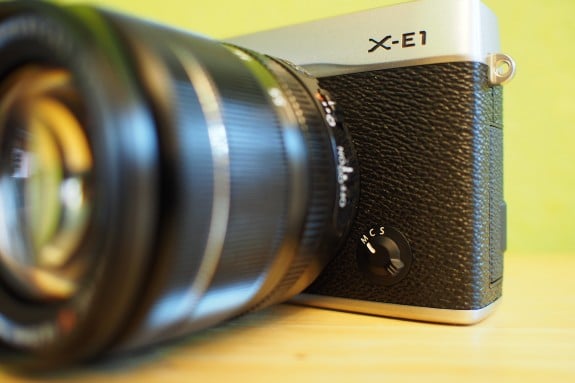 Switch to toggle between auto-focus and manual focus modes.