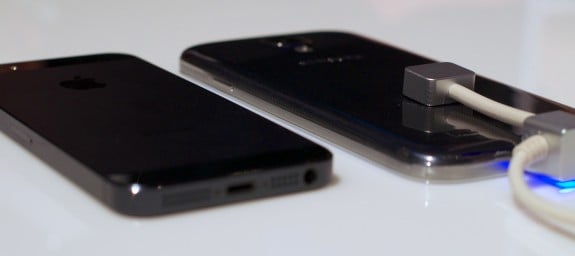 Samsung Galaxy S4 vs. iPhone 5 thicknesss.