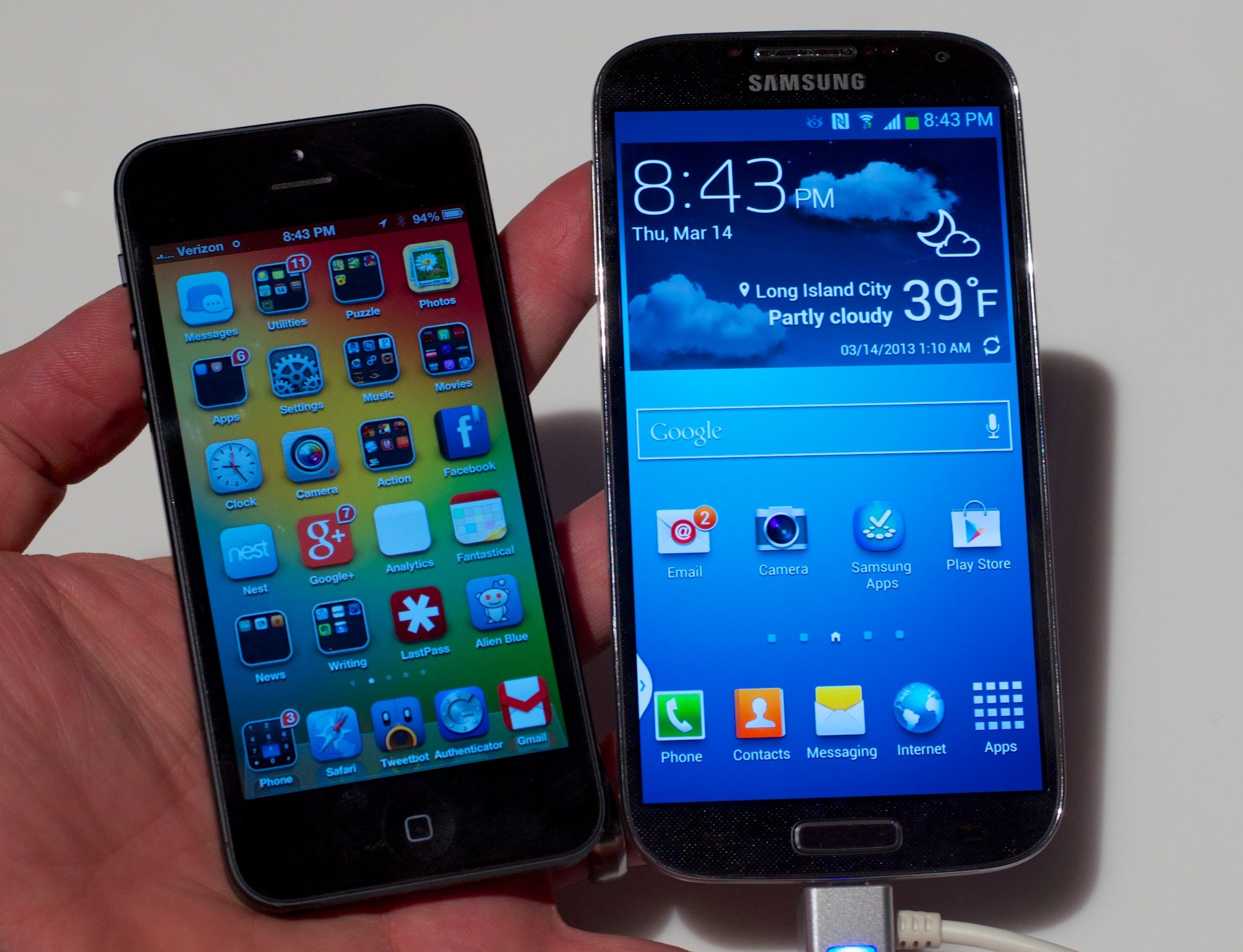 Samsung Galaxy S4 vs. iPhone 5 display size and quality.