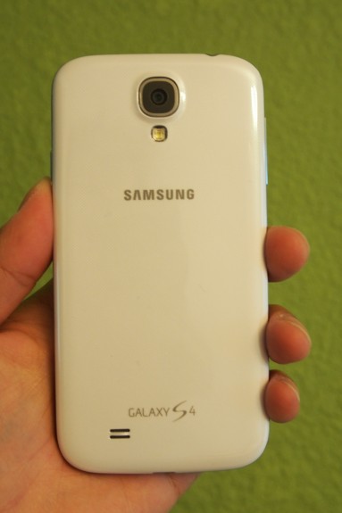 The Samsung Galaxy S4 comes with a 13MP camera. 