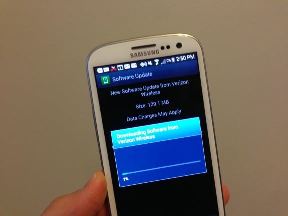 Verizon pulled the Samsung Galaxy S3 multi Window update for poor to no signal issues.