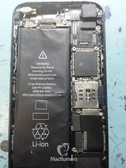 An alleged iPhone 5S photo shows a larger battery that packs more power.