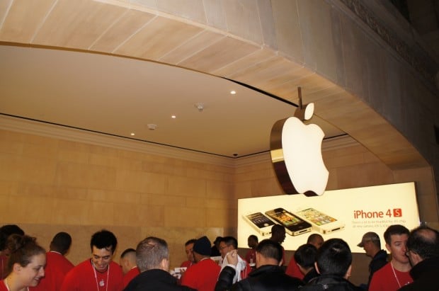 Apple wants you to buy your new iPhone at an Apple Store, not at Verizon, AT&T or Best Buy.