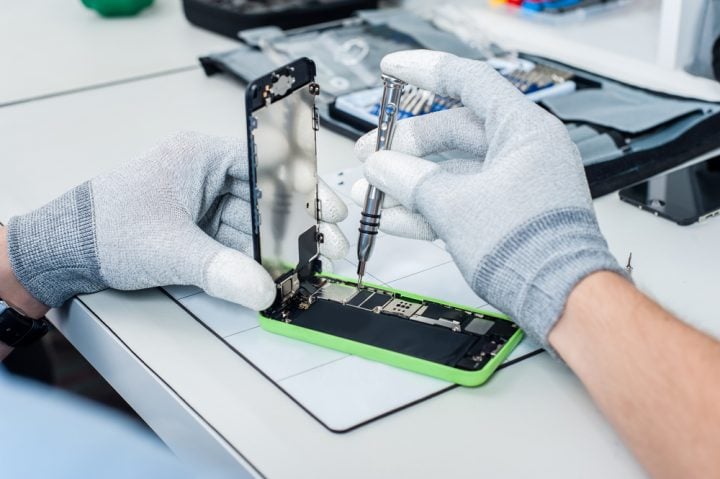Find a local repair shop to fix your broken smartphone screen. 