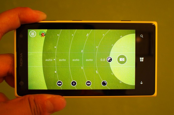 Manual exposure adjustments with Nokia Pro Camera app