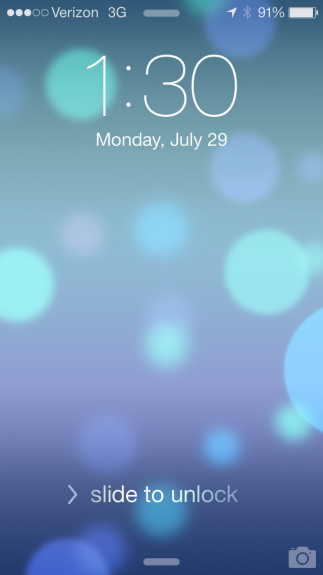 The new lockscreen in iOS 7 beta 4. 