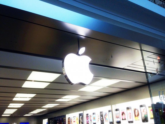 Apple may start an iPhone trade-in program in time for the iPhone 5S. 