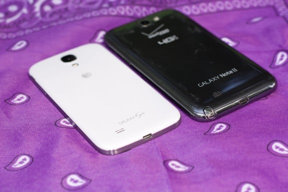 The Galaxy S4 next to the Galaxy Note 2. 