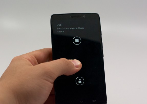 With Active Display, Droid Ultra owners can see notifications on the lock screen. 