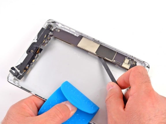 This iPad mini back from iFixit shows a similar size, but no molded metal Apple logo.
