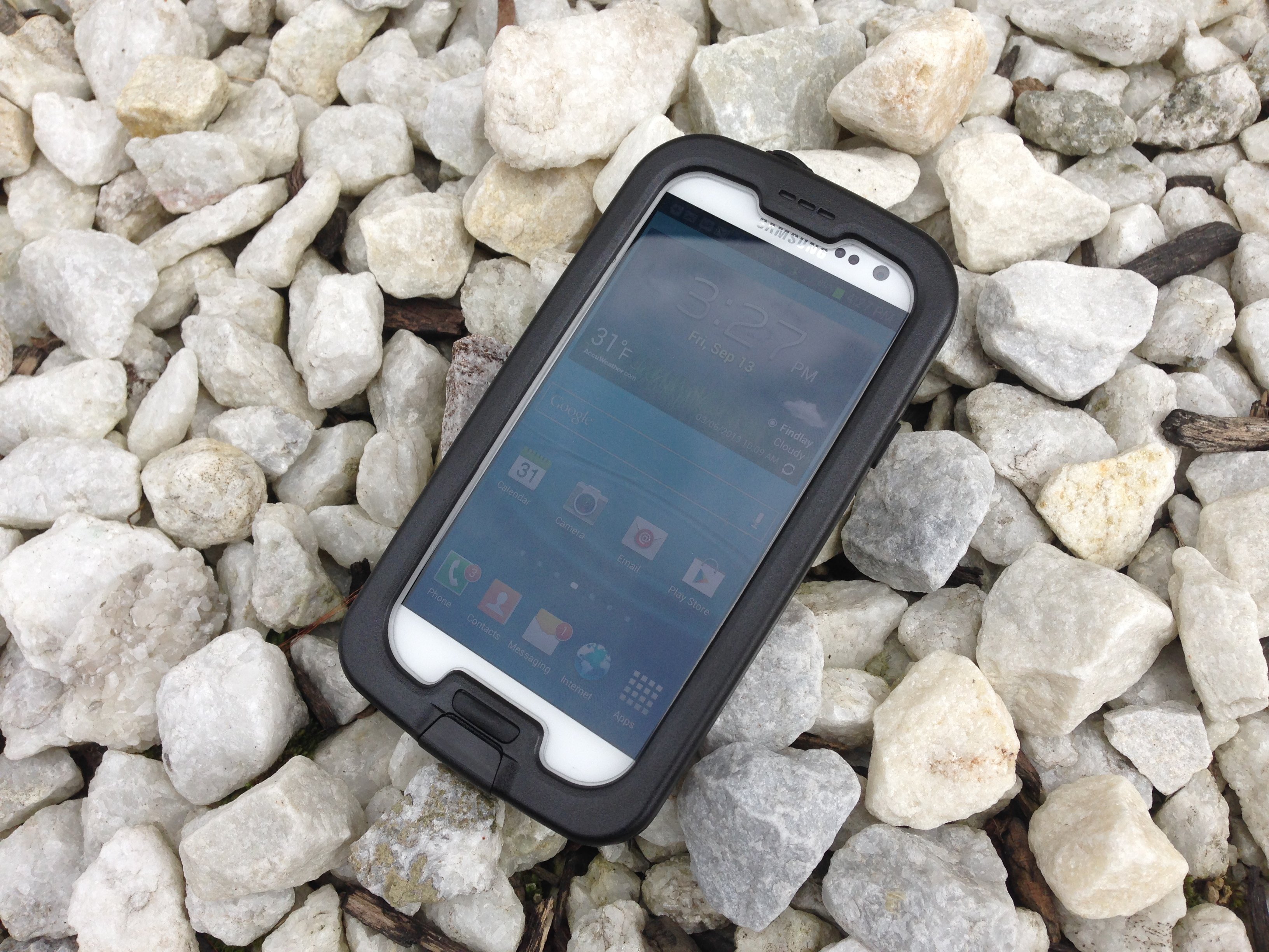 The LifeProof nuud Galaxy S3 case protects against water, dust, snow and drops.