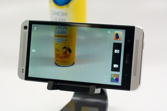 The Verizon HTC One includes an UltraPixel camera. 
