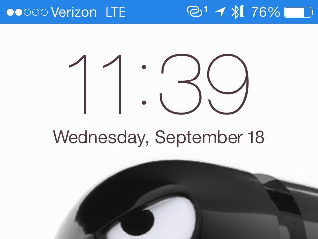 iOS 7 shows how many devices are connected on the lock screen.