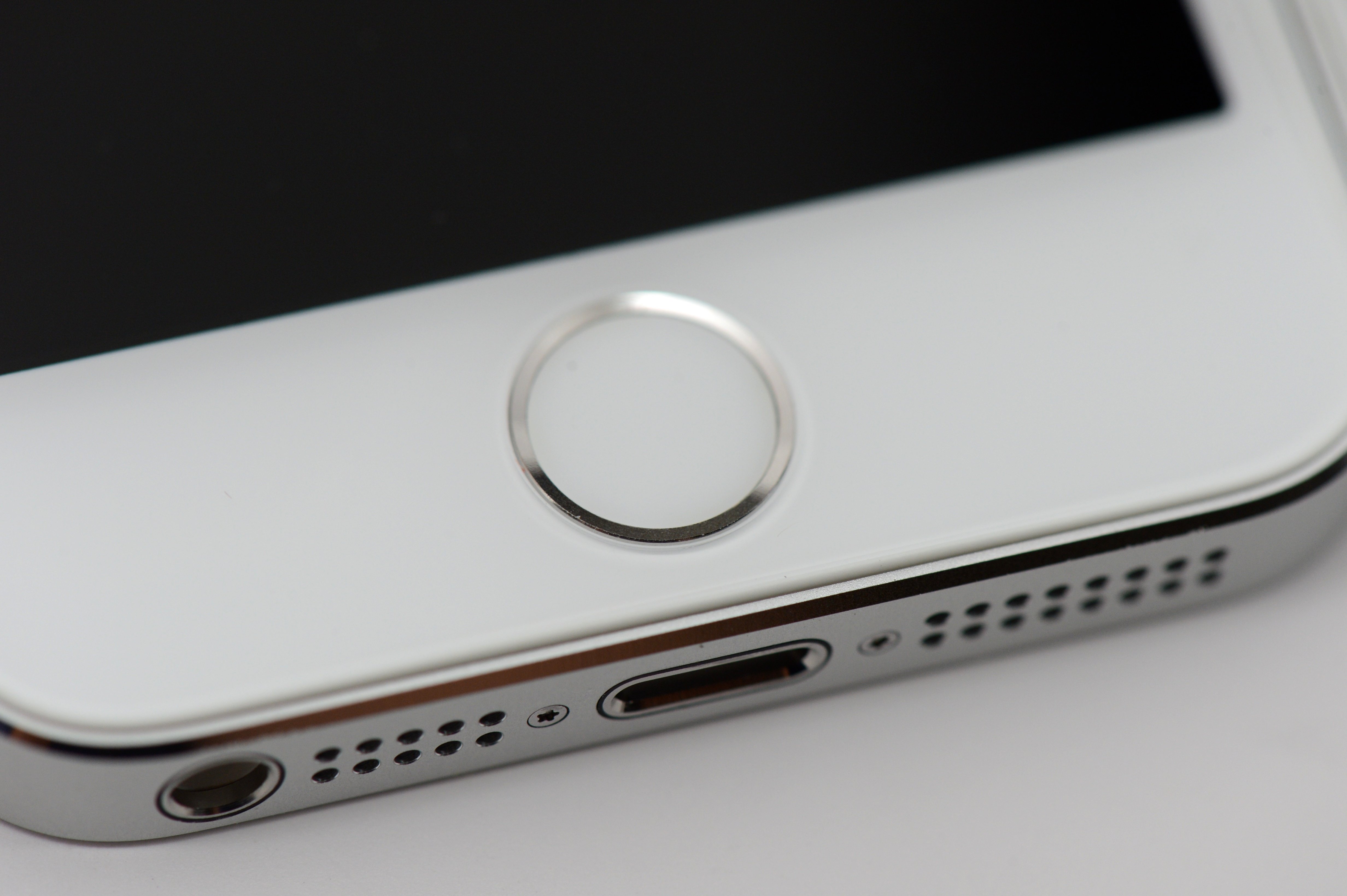 The first iPhone 5s ad showcases Touch ID.