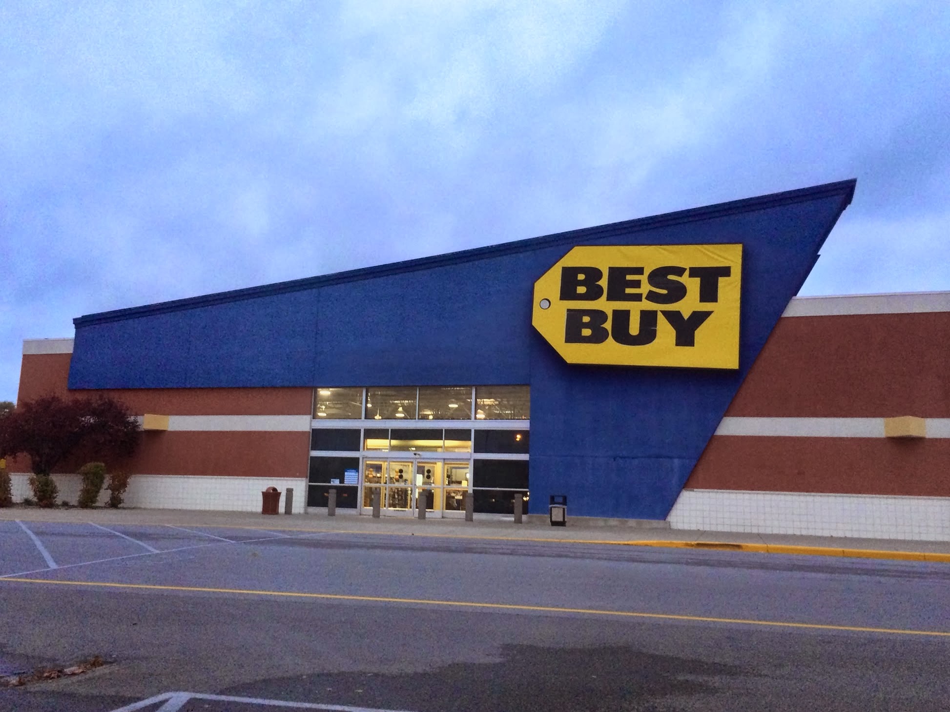 Many Best Buy stores will open at midnight for the PS4 release date, offering some to users who did not pre-order.