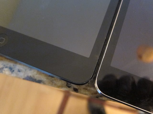 The iPad mini with Retina Display is on the right