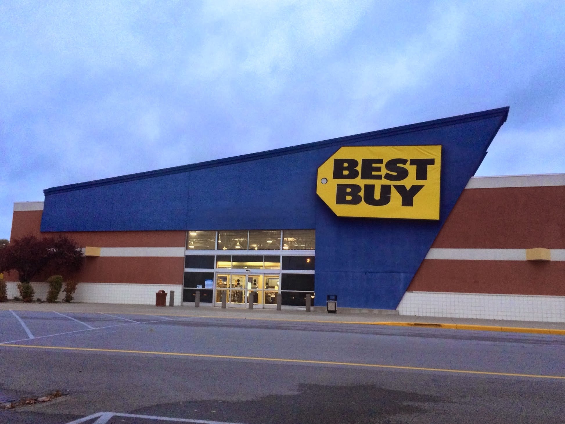 Here's what to expect at Best Buy on the Xbox One release date.