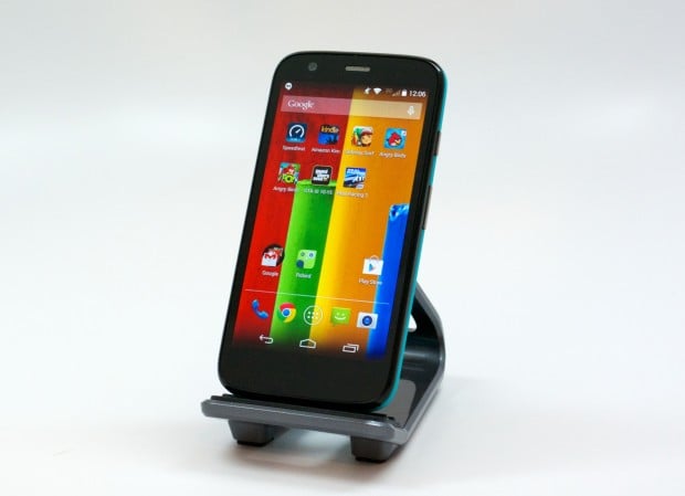 The Moto G display is a 4.5-inch screen with a 1280 x 720 resolution.