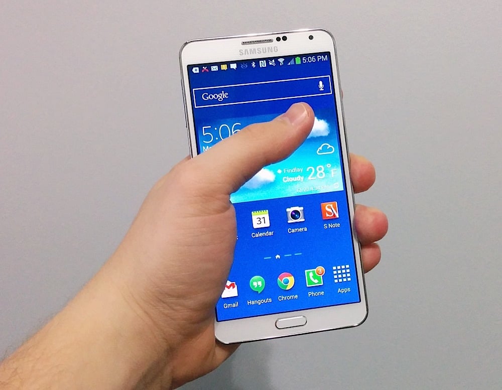 The Galaxy Note 3 one handed use. TO better reach the middle of the screen I typically hold the Note 3 like this.