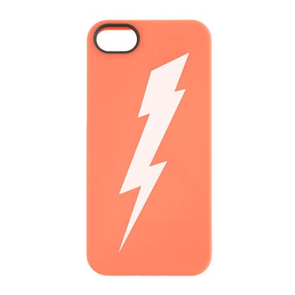 The lightning bolt on the back of this case glows in the dark. 