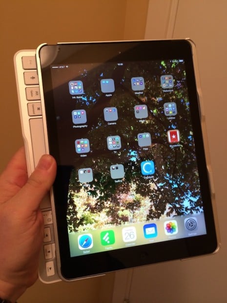 iPad Air slid over Keyboard