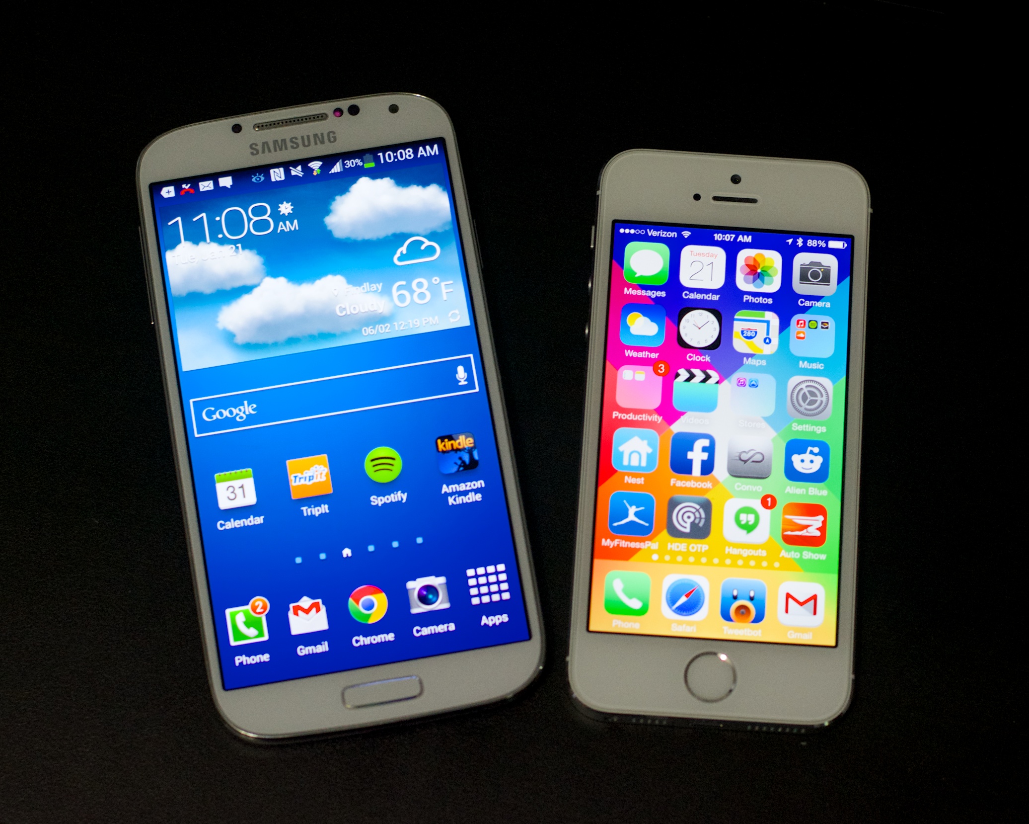 Sources say Apple is planning two iPhone 6 models with larger screens to better compete with the Galaxy S5 and Galaxy Note 4.